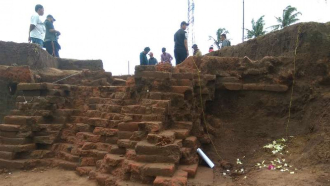 Situs Sekaran, bangunan yang diyakini berdiri pada era pra-Majapahit di kawasan proyek jalan tol Malang-Pandaan, Kabupaten Malang, Jawa Timur, dalam ekskavasi oleh tim arkeolog pada Rabu, 20 Maret 2019.