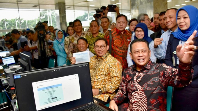 Ketua DPR RI Bambang Soesatyo melaporkan Surat Pemberitahuan (SPT) tahunan pribadi melalui Direktorat Jenderal Pajak dan LHKPN melalui Clinic e-LHKPN yang ada di DPR. 