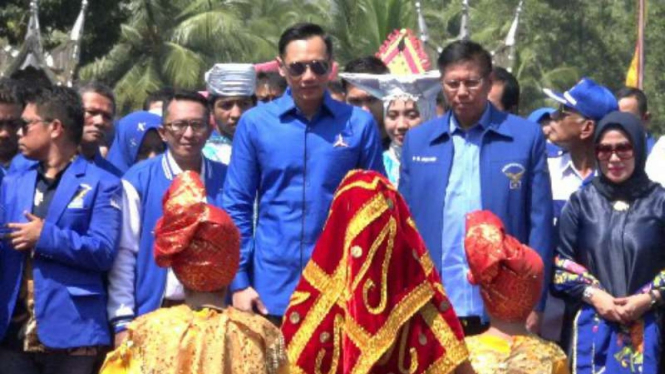 Komandan Komando Tugas Bersama atau Kogasma Partai Demokrat, Agus Harimurti Yudhoyono, berkunjung ke Kabupaten Tanah Datar, Sumatera Barat, Rabu, 20 Maret 2019.
