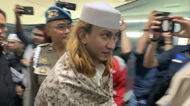 Bahar bin Smith, terdakwa penganiayaan dua orang di bawah umur, usai menjalani sidang di Pengadilan Negeri Bandung, Jawa Barat, Kamis, 21 Maret 2019.