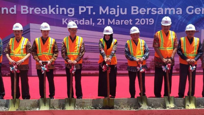 Peletakan batu pertama pabrik fiber optik di Kawasan Industri Kendal, Jawa Tengah, Kamis, 21 Maret 2019.