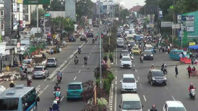 Arus lalu lintas di Depok, Kamis, 21 Maret 2019.