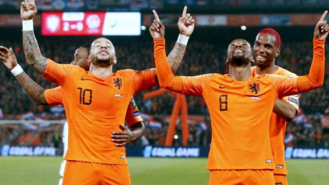 Pemain Belanda rayakan kemenangan atas Belarusia.