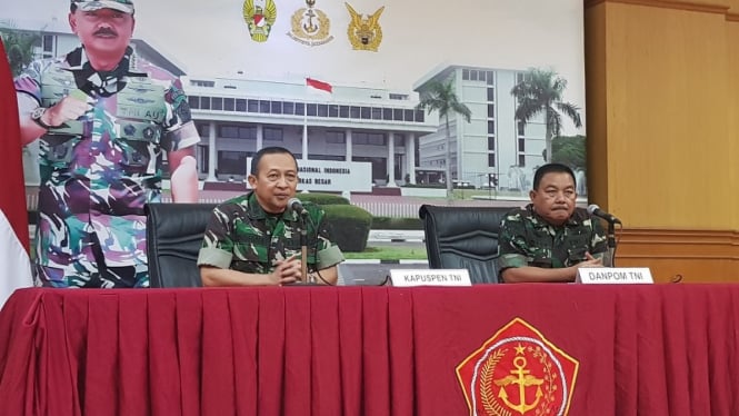 Kapuspen TNI Mayjen Sisriadi bersama Denpom TNI Mayjen Dedi Iswanto