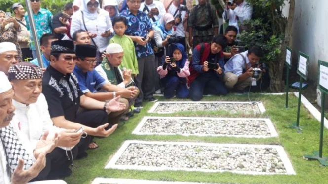 Sandiaga Uno di makam Ahmad Dahlan, Yogyakarta, Jumat, 22 Maret 2019.