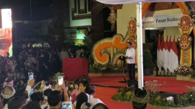 Presiden  Jokowi resmikan pasar Badung di Bali