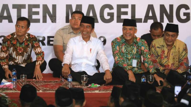 Presiden Joko Widodo bersilaturahmi ke keluarga besar Pesantren Darussalam Timur Watucongol, Muntilan, Kabupaten Magelang, Jawa Tengah, Sabtu, 23 Maret 2019.