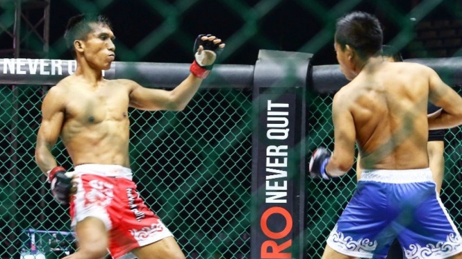 Duel One Pride MMA antara Isnandar Bagus vs Yanto Suhara.