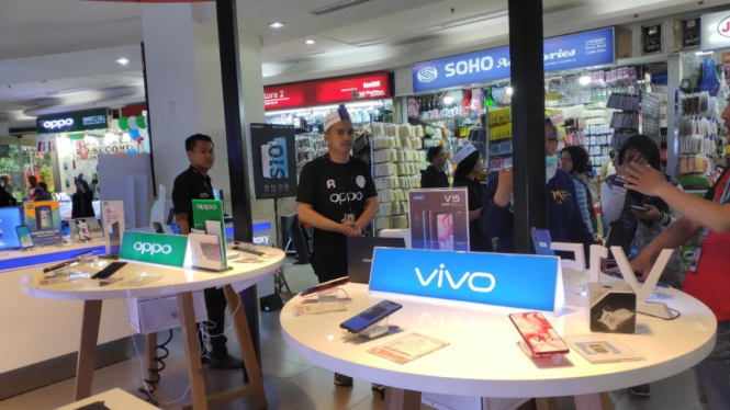 Persaingan ketat Oppo Vs Vivo