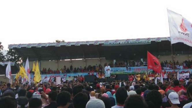 Jokowi kampanye di stadion Maulana Yusuf, Banten