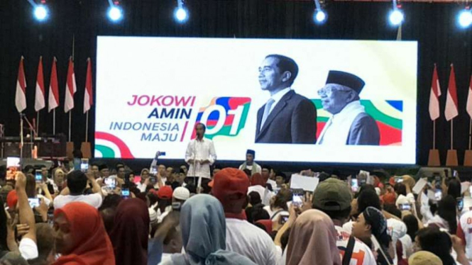 Kampanye terbuka Jokowi di GOR Ken Arok Malang.