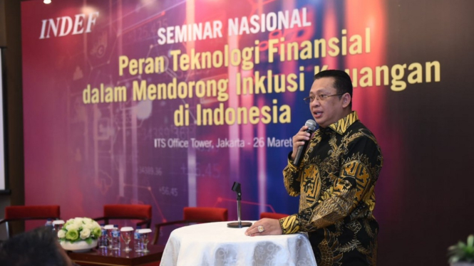 Bamsoet saat mengisi Seminar 'Peran Teknologi Informasi Finansial dalam Mendorong Inklusi Keuangan di Indonesia' yang diselenggarakan INDEF di Jakarta.