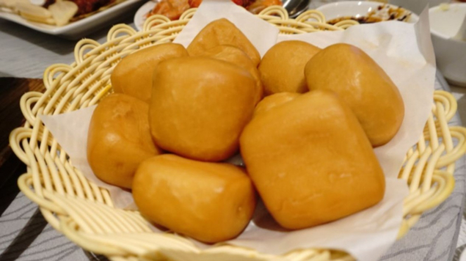Roti mantou goreng di Jumbo Seafood Gallery