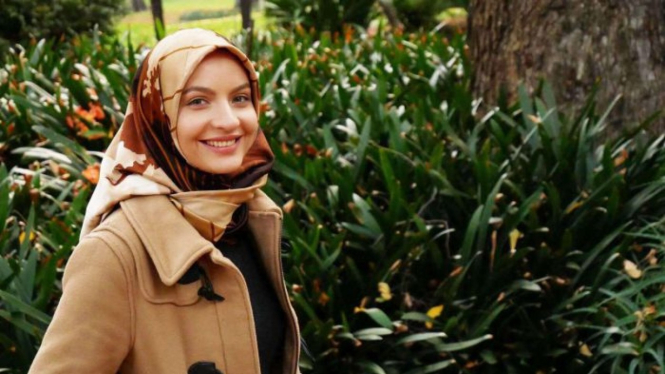 Wynni mengaku menggunakan jilbab juga menjadi sebuah sikap politik bagi perempuan Muslim.