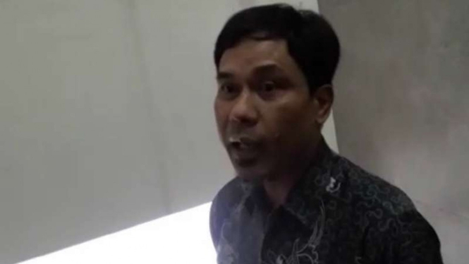 Munarman, pengacara atau penasihat hukum Bahar bin Smith, usai menghadiri sidang perkara kliennya di Pengadilan Negeri Kelas 1A Khusus Bandung, Jawa Barat, pada Kamis, 28 Maret 2019.