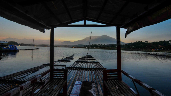 Suasana lokasi wisata Situ Bagendit di Banyuresmi, Kabupaten Garut, Jawa Barat, Selasa, 26 Maret 2019.