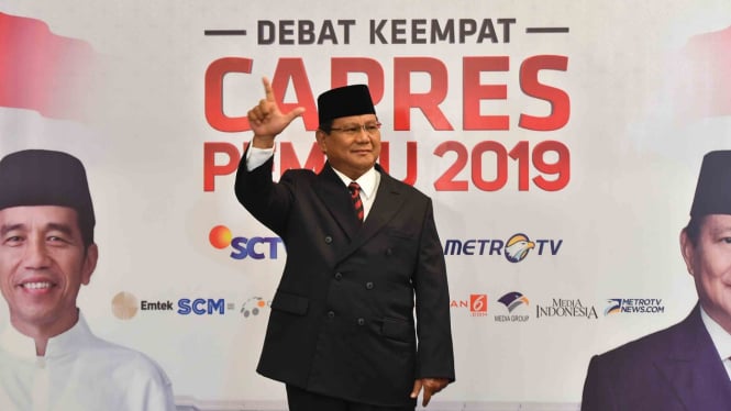 Capres nomor urut 02 Prabowo Subianto tiba di lokasi untuk mengikuti debat capres putaran keempat di Hotel Shangri-La, Jakarta, Sabtu, 30 Maret 2019.