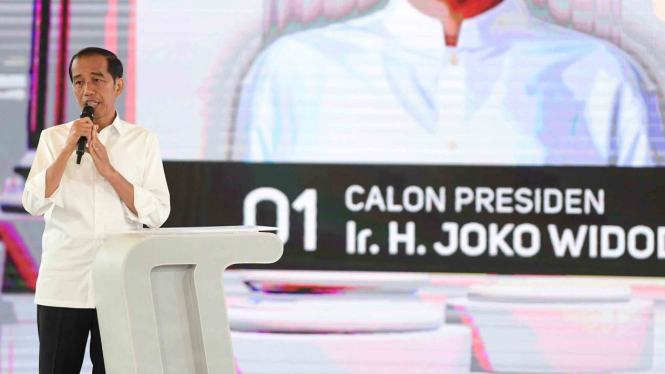 Capres nomor urut 01 Joko Widodo mengikuti debat capres putaran keempat di Hotel Shangri La, Jakarta, Sabtu, 30 Maret 2019.