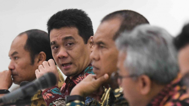 Ketua DPP Gerindra sekaligus Wakil Ketua Komisi II DPR RI, Ahmad Riza Patria (kedua kiri)