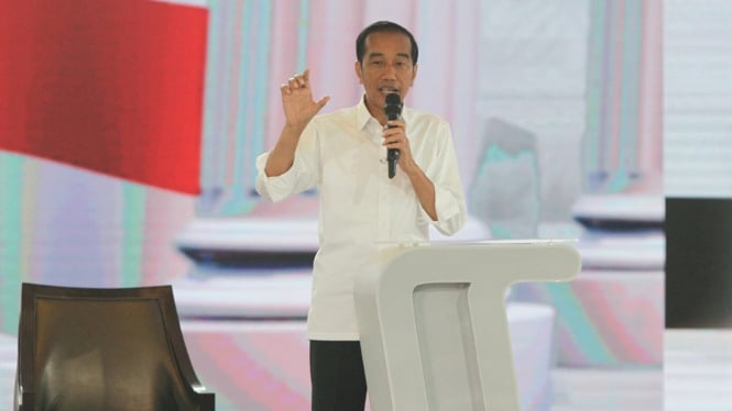 Calon Presiden 01 Joko Widodo saat debat keempat di Jakarta, Sabtu 30 Maret 2019.