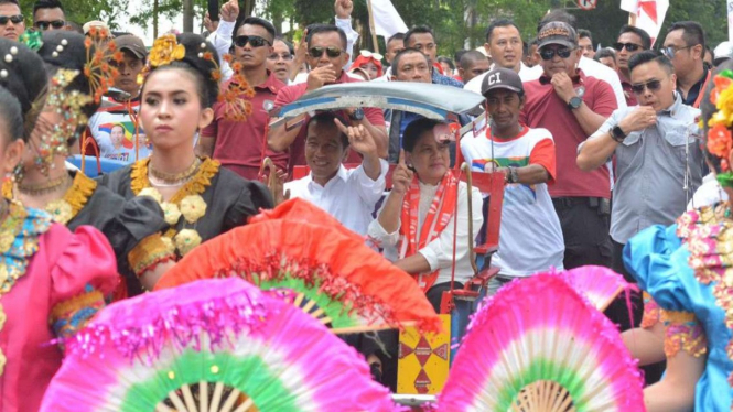 Presiden Joko Widodo dan Iriana Jokowi di Makassar.