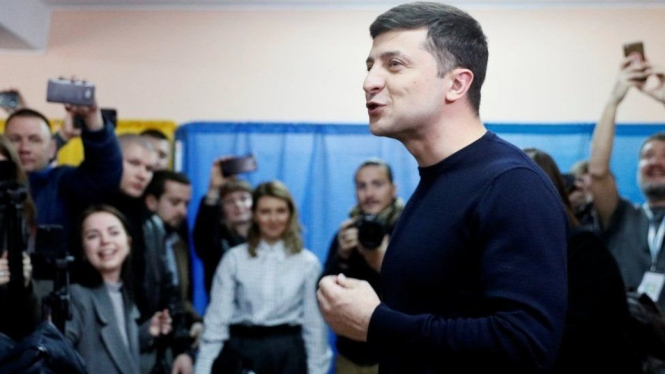Volodymyr Zelenskiy dikenal sebagai pemeran sosok presiden di acara satire televisi.-Reuters