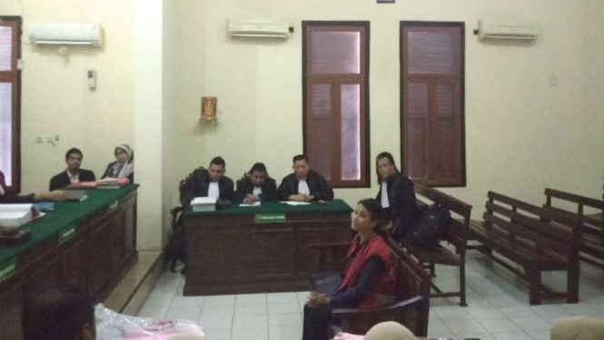 Vanessa Angel bersaksi di PN Surabaya, Jawa Timur,  Senin, 1 April 2019. 