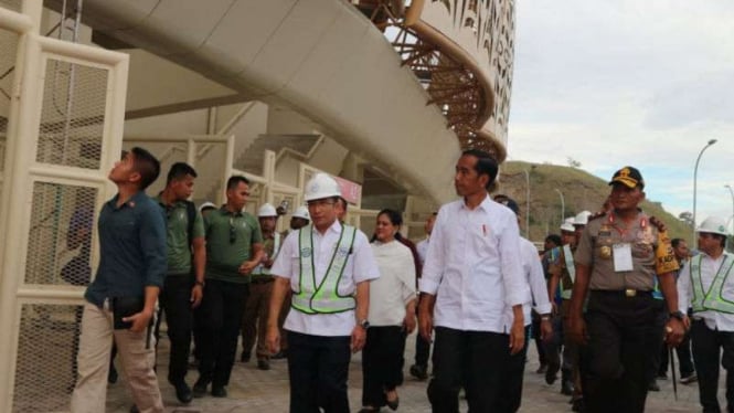 Presiden Joko Widodo tinjau Stadion Papua Bangkit