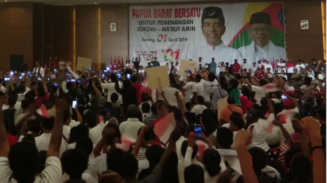 Kunjungan Jokowi-Amien Rais ke Papua.