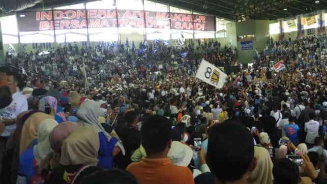 Calon wakil presiden Sandiaga Uno saat berkampanye di Gedung Olah Raga Pangsuma, Kota Pontianak, Kalimanan Barat, pada Selasa, 2 April 2019.