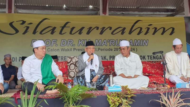 Calon wakil presiden Ma'ruf Amin di kompleks pesantren Pesantren Attohiriyah Alfadiliyah, Praya, Lombok Tengah, Nusa Tenggara Barat, Selasa, 2 April 2019.