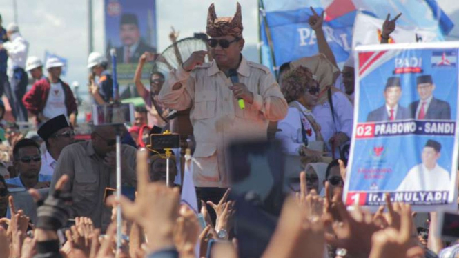 Capres nomor urut 02 Prabowo Subianto saat kampanye di Pantai Padang, Sumatera Barat beberapa waktu lalu.