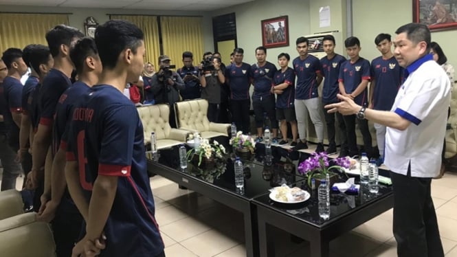 Pemain Timnas Futsal Indonesia U-20 bersama Hary Tanoe