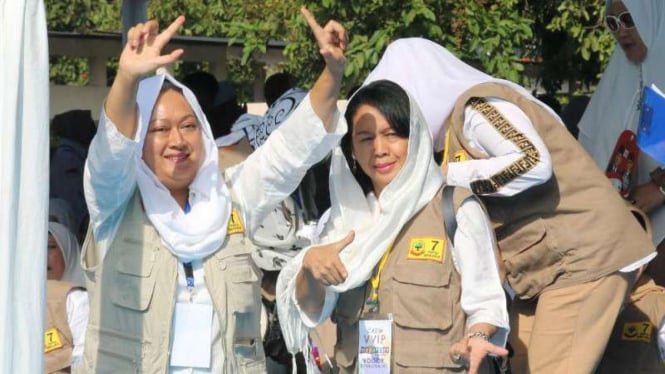Siti Hutami Endang Adiningsih atau Mamiek Soeharto di Taman Buah Mekarsari.