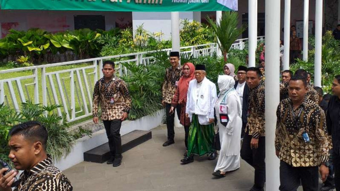 Calon wakil presiden Maruf Amin menghadiri undangan Relawan Jokowi Deui di Garu