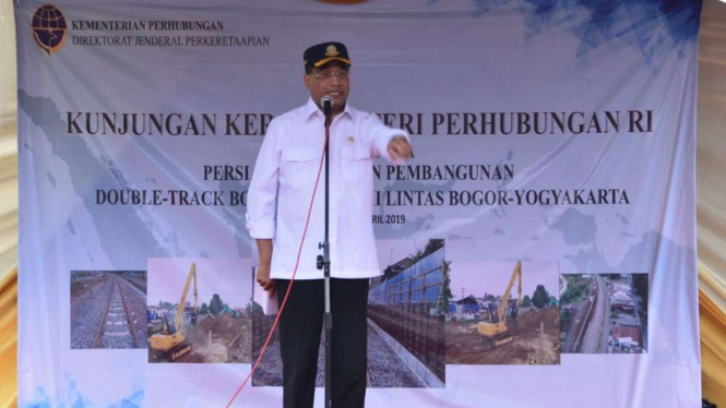 Menteri Perhubungan Budi karya Sumadi di Proyek Jalur Ganda KA Bogor-Sukabumi.