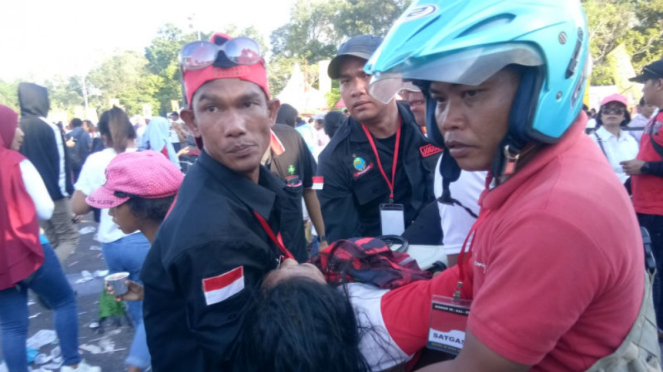 Warga pingsa saat ikut kampanye Jokowi di Batam