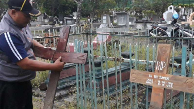 Nisan di pemakaman di RS Bethesda Yogyakarta dirusak orang tak dikenal.