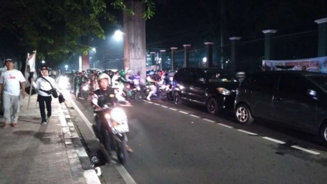 Suasana GBK, Minggu dini hari 7 April 2019.