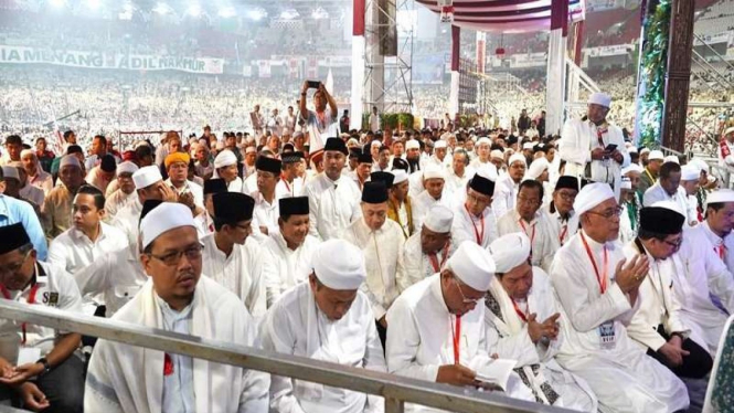 Prabowo-Sandiaga Uno menghadiri kampanye akbar di GBK