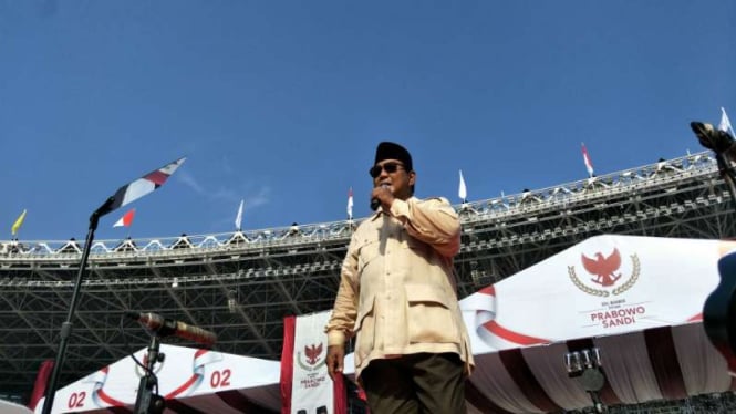 Calon presiden Prabowo Subianto berorasi dalam kampanye akbar di Stadion Utama Gelora Bung Karno, Jakarta, Minggu, 7 April 2019.