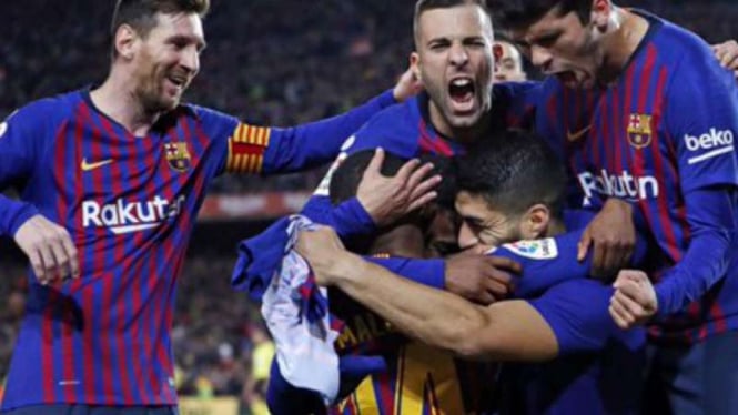 Pemain Barcelona rayakan gol.