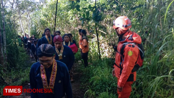 Prosesi Labuhan di Gunung Merapi, Minggu (7/4/2019). (FOTO: Fajar Rianto/TIMES Indonesia)