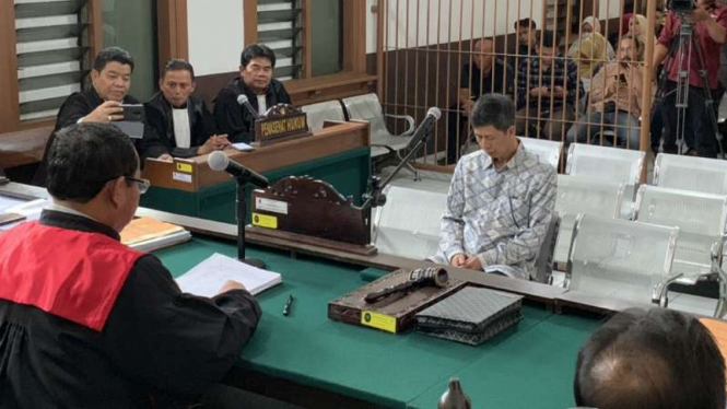 Wahid Husein, mantan kepala Lembaga Pemasyaraktan Sukamiskin, saat menjalani sidang pembacaan vonis di Pengadilan Negeri Bandung, Jawa Barat, Senin, 8 April 2019.