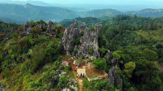 Keindahan Obyek Wisata Batu Runciang di Geopark Sawahlunto