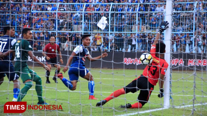 Arema FC vs Persebaya. (FOTO: Dok. TIMES Indonesia)