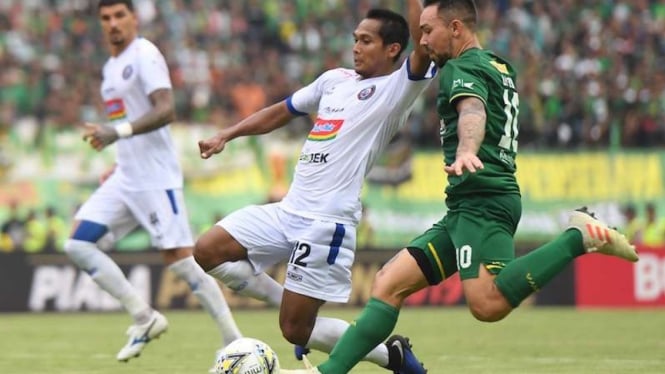 Laga Persebaya vs Arema di Surabaya 