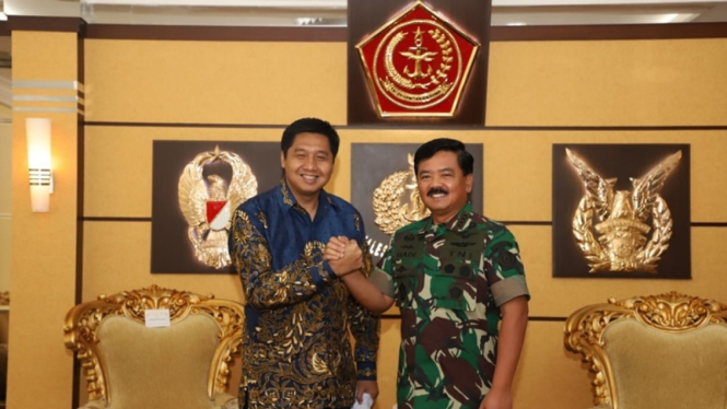 Ketua Steering Committee Piala Presiden, Maruarar Sirait bersama Panglima TNI