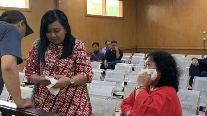 Neneng Rahmi Nurlailli, salah satu terdakwa perkara suap pembangunan proyek Meikarta, usai menjalani sidang di Pengadilan Negeri Kelas 1A Khusus Bandung pada Rabu, 10 April 2019.