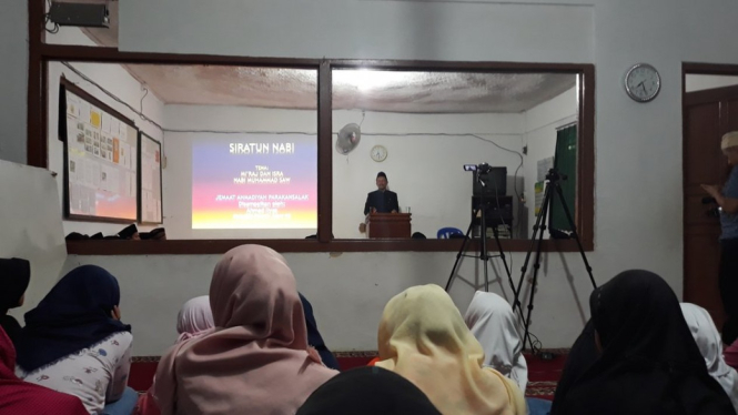 Perayaan Isra Mi`raj di Madrasah Ahmadiyah, Parakansalak, Sukabumi. - BBC
